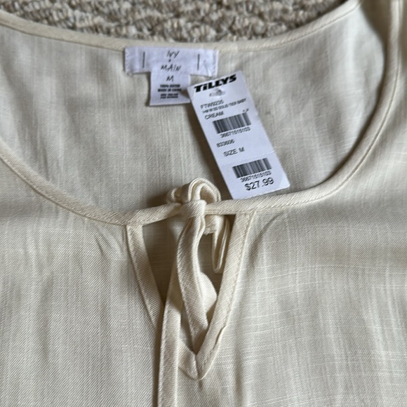 Tilly's ivy and main tee shirt w ruffle bottom cream womens sz m NWT - Picture 2 of 5